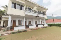 Urbanview Resort Anty Cisarua Tugu Puncak by RedDoorz - servizio colazione