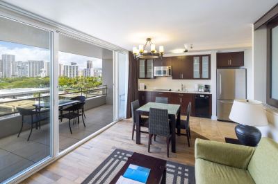 パーシャルオーシャンビュールーム(1ベッドルーム)(バス1室) リージェンシー オン ビーチウォーク ワイキキ by アウトリガーの写真