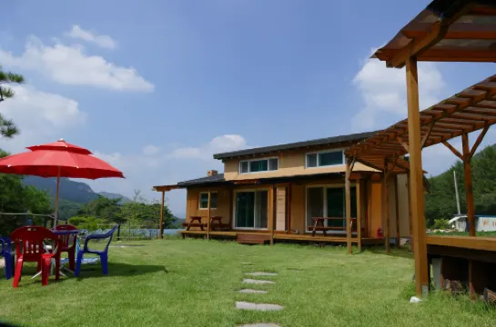 Sangju Yeoyurounhwangtojib Pensyeon