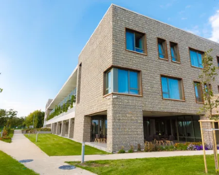 Akadémia Hotel バラトンフレドのホテル