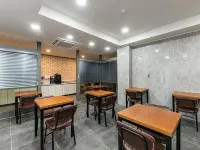 Changwon Jungangdong Business Hotel Hue 昌原市のホテル