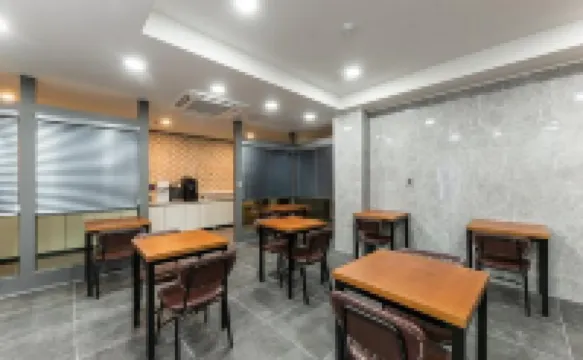Changwon Jungangdong Business Hotel Hue