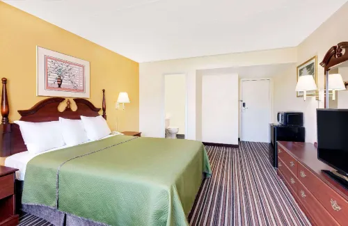 Travelodge by Wyndham Chambersburg - 2-Star