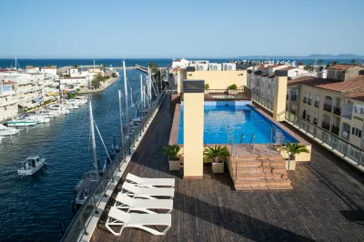 Pierre & Vacances Empuriabrava Marina Отели рядом с достопримечательностью «Windoor Real Fly»