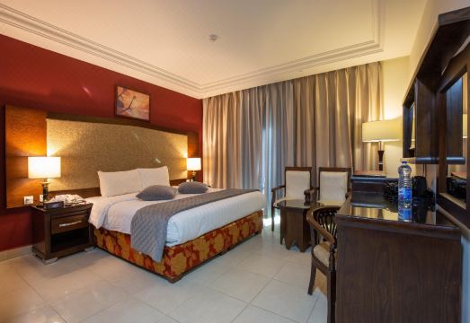 페트라 문 호텔 루프탑 수영장 야경