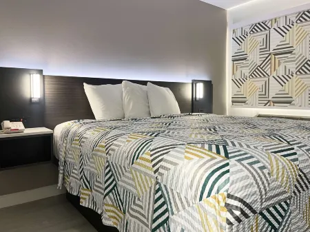 Motel 6 Morro Bay, CA Отели рядом с достопримечательностью «Морро Странд Стейт Бич»