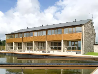 Tewitfield Marina Hoteles cerca de Former Halton Railway Station