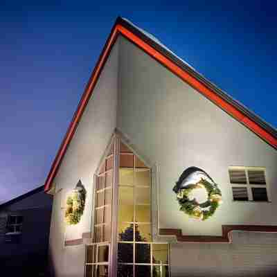 Clarion Pointe Quebec Airport Hotel Exterior
