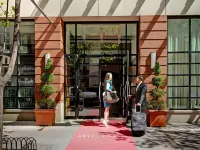 Hotel Giraffe by Library Hotel Collection