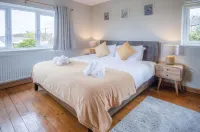 Hill House - 4 Bedroom Holiday Home - Llanrhidian - Mountain view