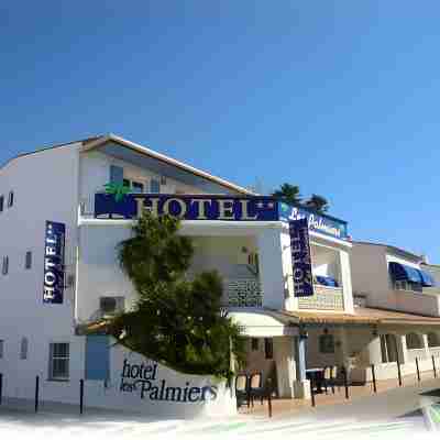 Hôtel Les Palmiers en Camargue Hotel Exterior
