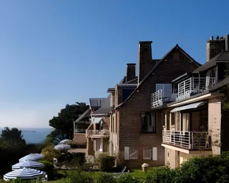 Manoir de Lan Kérellec - Relais & Châteaux - Etoilé Michelin Hotels in Trebeurden