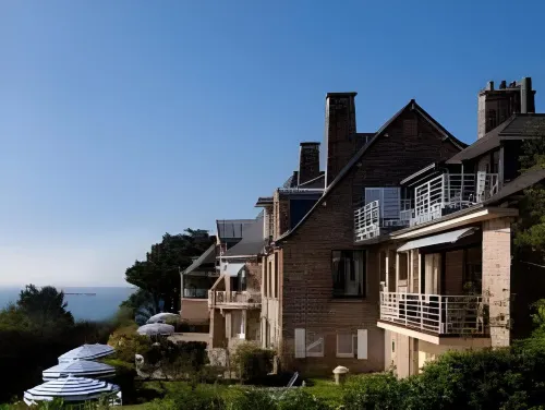 Manoir de Lan Kerellec Hôtels à : Pleumeur-Bodou