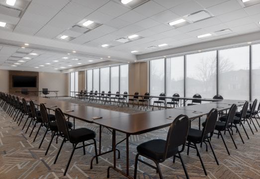 4. 홀리데이 인 익..