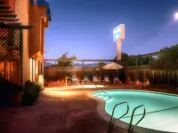 GoodSpring Motel - Rooftop Pools