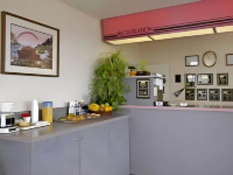 Redwood Inn