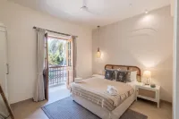 Elivaas Signature 4 BHK with Pvt Pool & Terrace - Opalys - Balkon