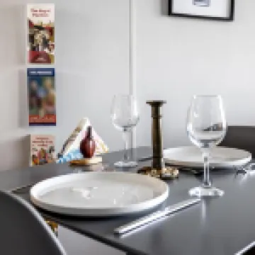 Brighton Water Cabin with Free Parking