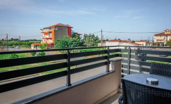 Elizabeth Queen Luxuxy Rooms - Housity