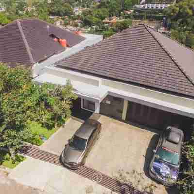 Mentari Hill View Villa 8 Bedrooms with a Private Swimming Pool and Movie Room Hotel Exterior