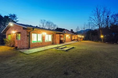 Hoengseong Lake Pension Отели рядом с достопримечательностью «Hoengseong Theme Land»