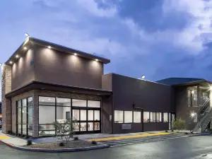 阿斯塔納華美達酒店