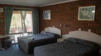 Yambil Inn