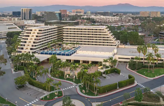 紐波特海灘萬麗酒店