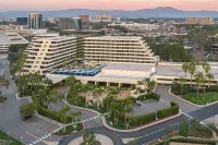 Renaissance Newport Beach Hotel - พร้อมWifi