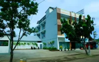 Summer Hotel Bitung Hotels in Aertembaga