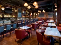 New York Marriott Downtown Các khách sạn gần Trung tâm mua sắm Century 21