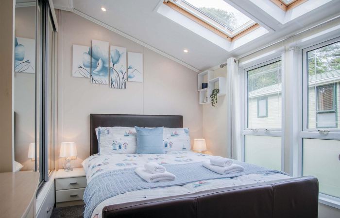 2 Manor Lodge - 2 Bedroom Lodge - Pendine