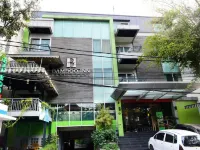 Bamboo Inn Hotel & Cafe Hotels near Museum of Textile