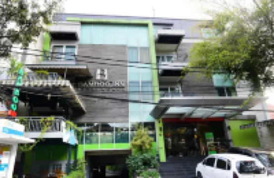 Bamboo Inn Hotel & Cafe Các khách sạn gần Gambir Train Station