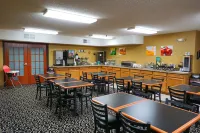 Quality Inn & Suites Watertown Near Prairie Lakes Ice Arena Hotels in Rauville Township