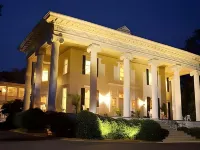 Lookaway Inn Hotels near James Brown Statue