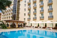 Lotte City Hotel Tashkent Palace - Rooftop Pools