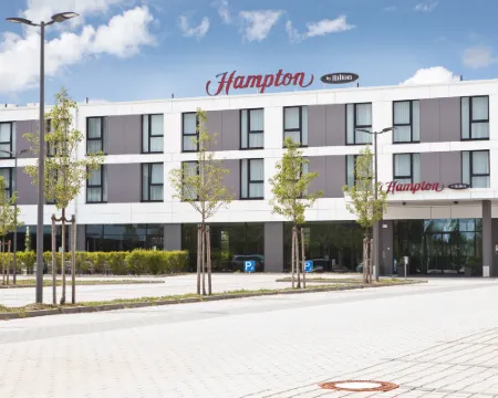 ハンプトン バイ ヒルトン ミュンヘン エアポート サウス ハンベルクモースのホテル