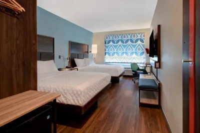Tru by Hilton Auburn Hotel dekat Eckhart Park
