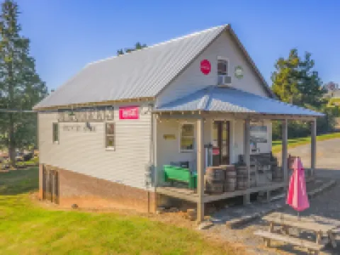 Loft at the Country Store! Unique Southern Stay! 1bed, 1bath Hotels in Grainger County