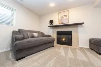 All Year Heated Pool, King Beds, Large Apartment,  Ski & Hiking,  Mountain View