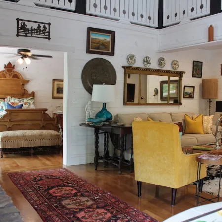 Romantic Tranquil  Riverfront Cottage Rushing Crystal Clear Water Best Rate