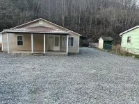 Papa Bear's Den!The perfect location to visit the trails” Hotels in Logan County