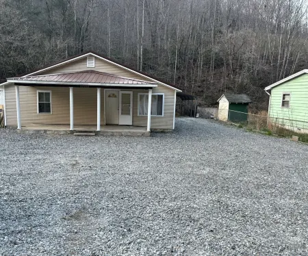 Papa Bear's Den!The perfect location to visit the trails” Отели в г. Логан