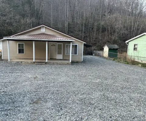 Papa Bear's Den!The perfect location to visit the trails” Hotels in Logan County