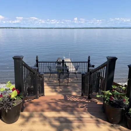 Heron Hideaway - Lakefront Home with Mountain Views- Hot Tub Отели в г. Шамплейн