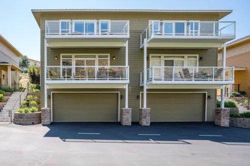 Beautifully Updated Crescent Bar Condo Free Golf