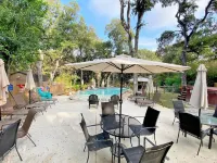 Posada Haus at Wundercove Cottages -Access to Shared Pool and River-