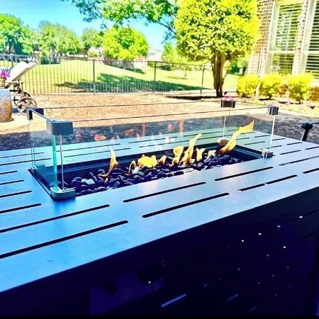 Mins from MGM, Downtown springfield, Mercy and Baystate Medical center.