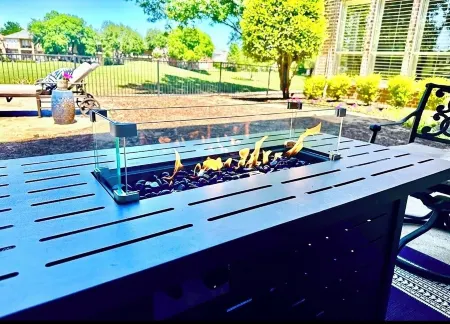 Mins from MGM, Downtown springfield, Mercy and Baystate Medical center.